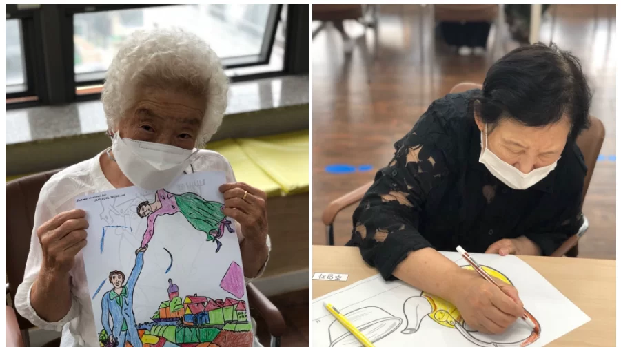 주간보호센터에서 어르신들이 색칠 그림 활동하는 모습