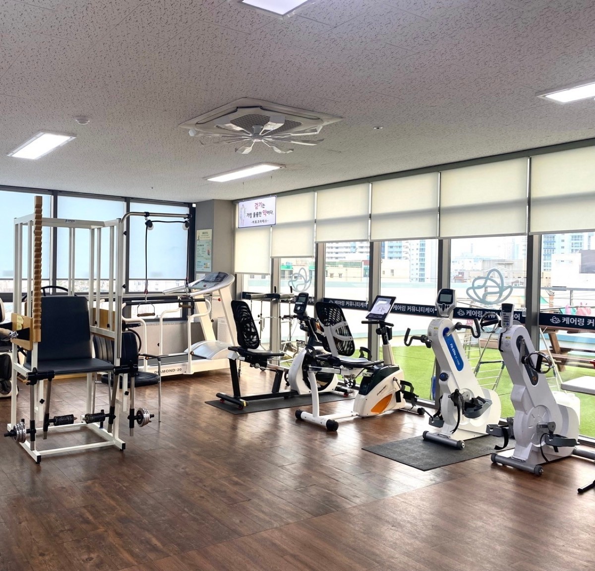 케어링 주간보호센터 부산 동래점 운동기구 공간