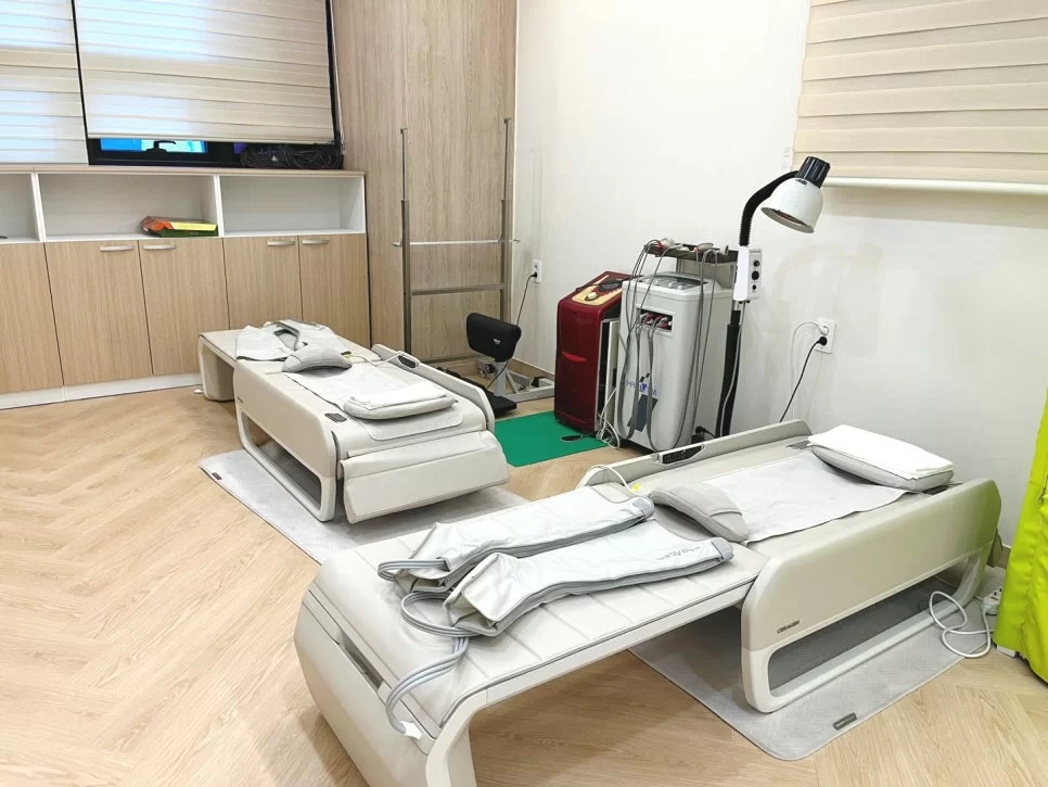 주간보호센터 부산 사하점 물리치료실 마사지 기구