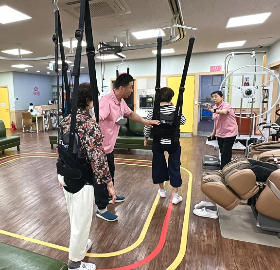 케어링 주간보호센터 부산 금정점 재활 운동