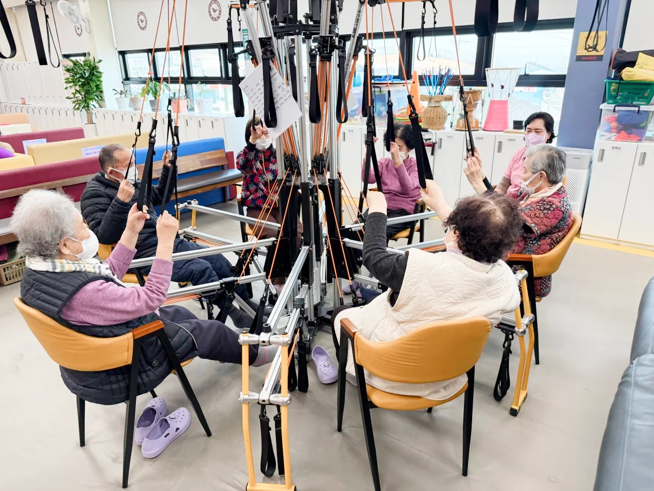 케어링 주간보호센터 청주점 엘라핏 기구 운동