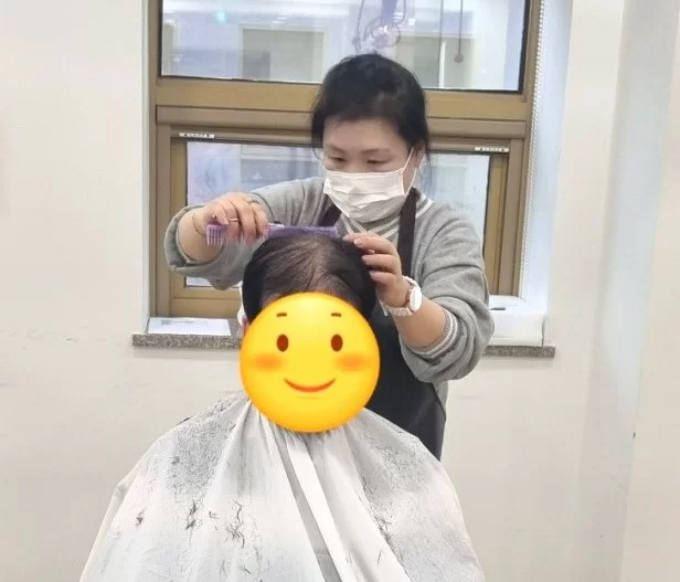 케어링 주간보호센터 부산 연제점 이미용 봉사