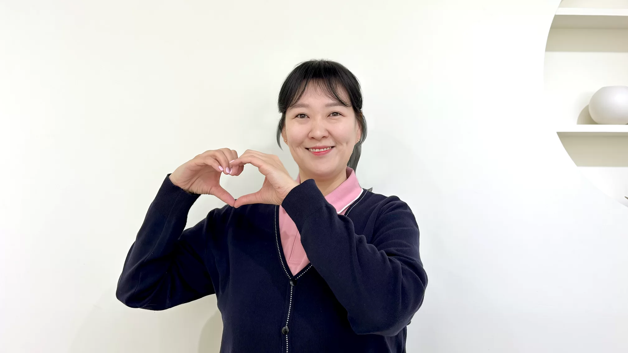 케어링 주간보호센터 대전 서구점 직원 인사 모습