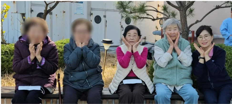 케어링 주간보호센터 대전 서구점 어르신 단체 사진