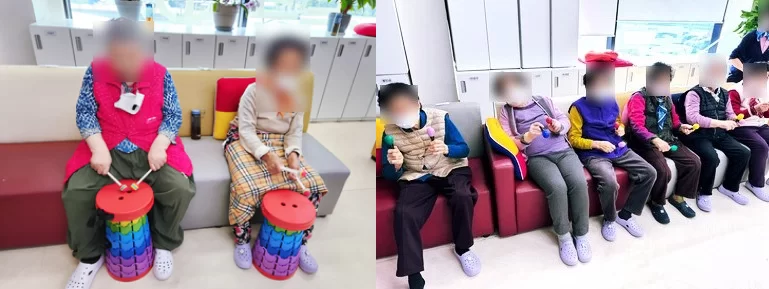 케어링 주간보호센터 청주점 어르신들의 음악 활동 모습