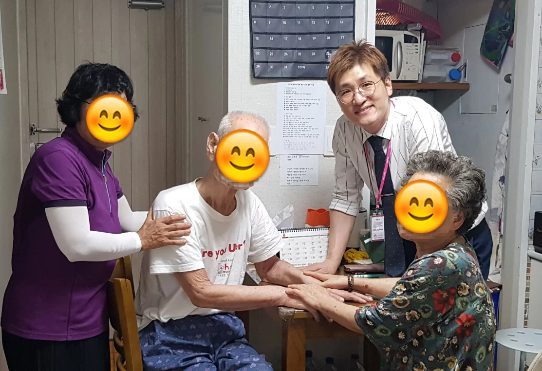 케어링 방문요양센터 서울 종사자와 가족 기념사진