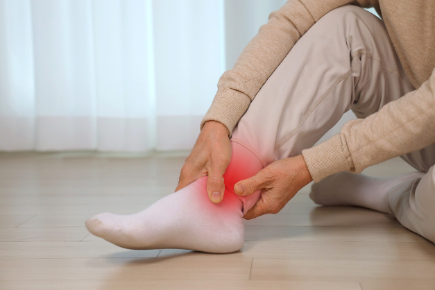 겨울철 노인 낙상 예방,
90%는 이렇게 막을 수 있습니다